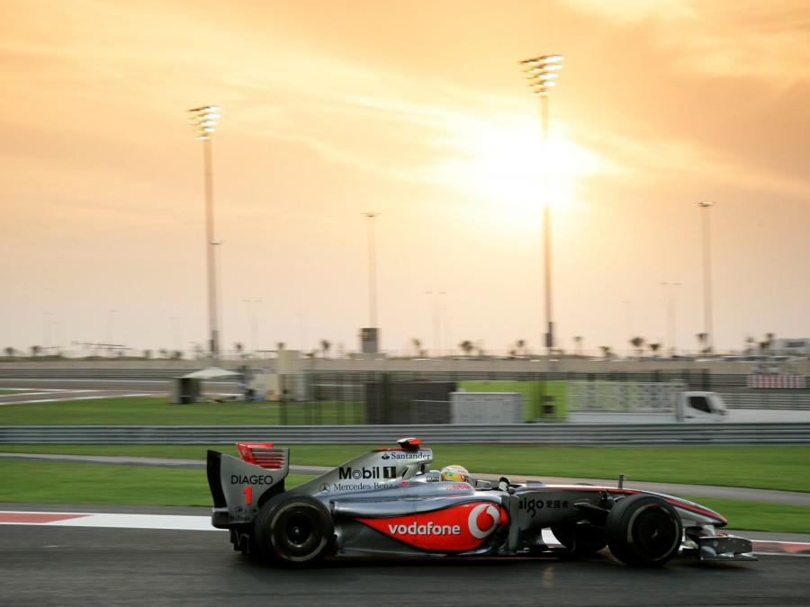 McLaren Mercedes-Benz MP4-24 2009 года  (фото 2 из 16)